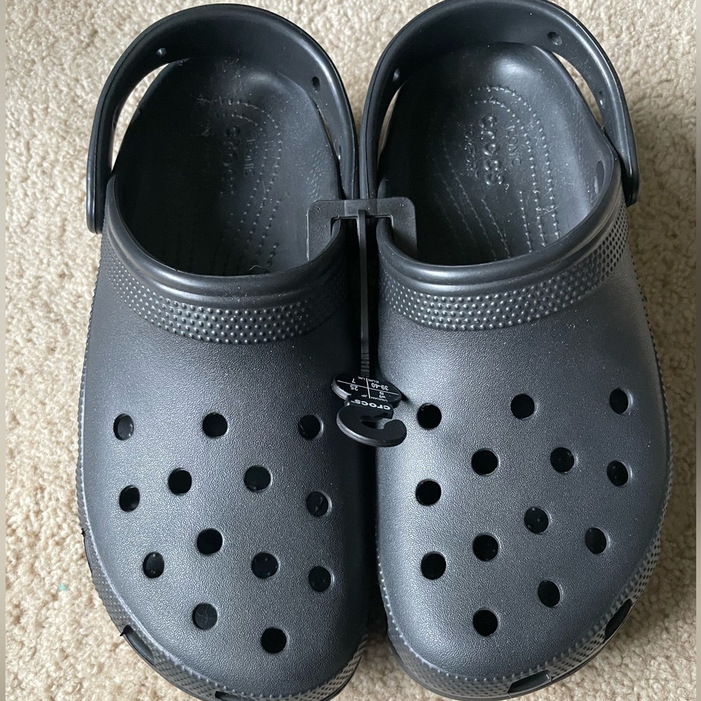 New Crocs women’s size 9
